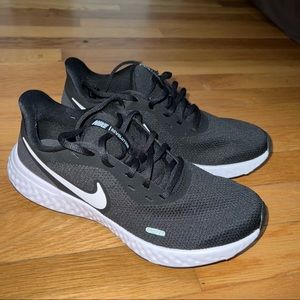 Nike Revolution 5 Running Sneakers